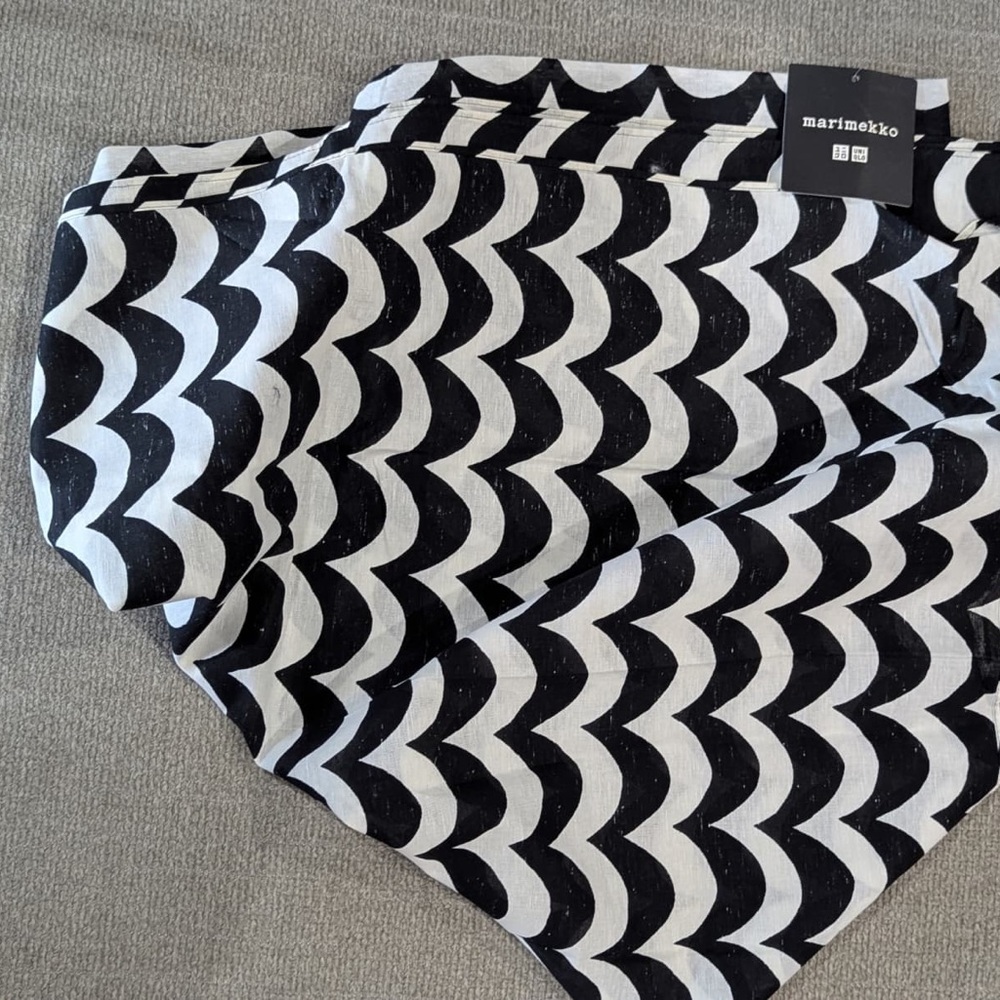Marimekko Black and White Patterned Scarf